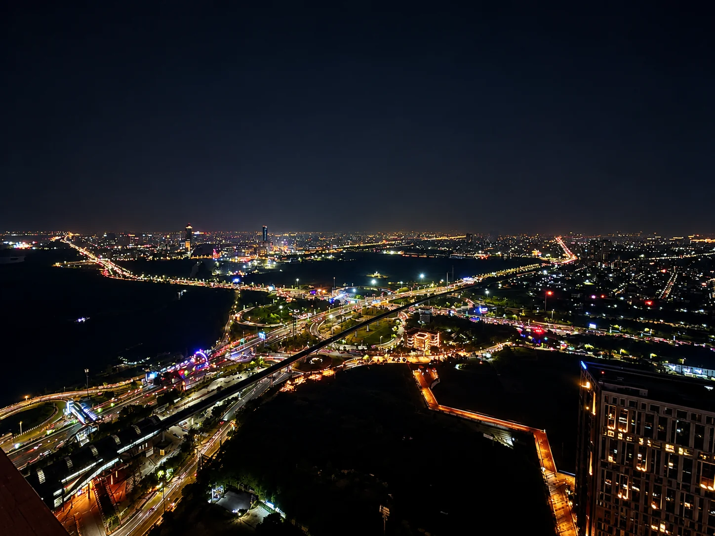 Sundeck balcony lounge on the 43rd floor at Mulberry Homes, Supernova Spira Noida