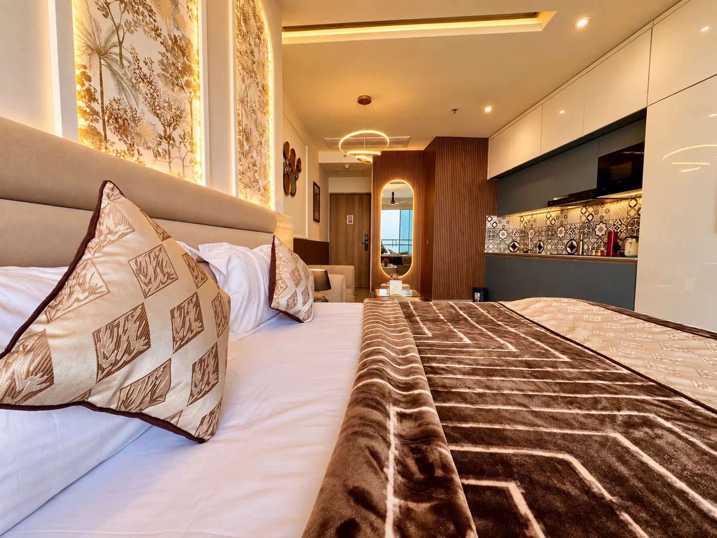 Eleve 31 king bed studio interior