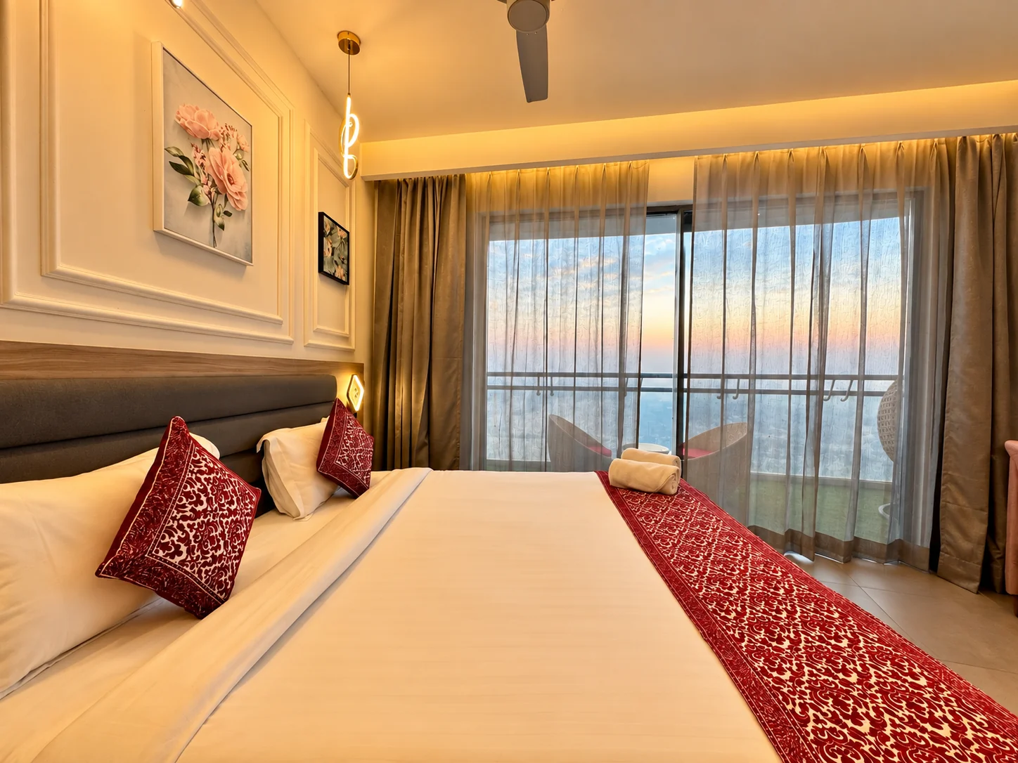 Panorama Skyline 32 bedroom with red runner and balcony view