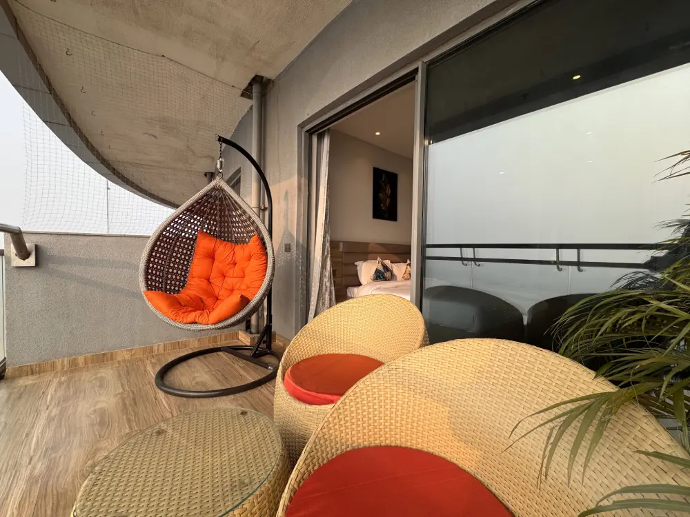 Panoramic view bedroom Supernova Noida hotel style