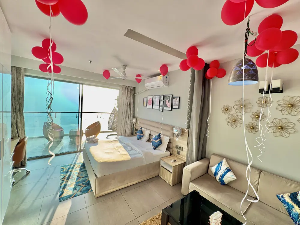 Supernova Spira Noida room with balloon ceiling decoration