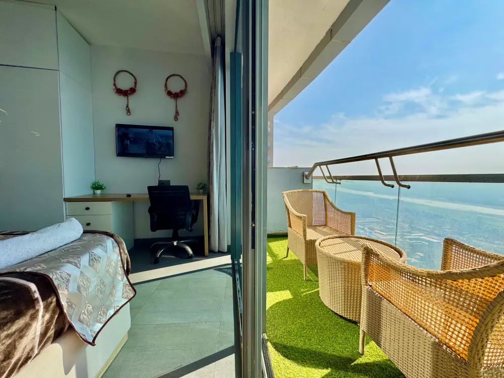 balcony with river view on floor 31 Eleve apartment Supernova Noida