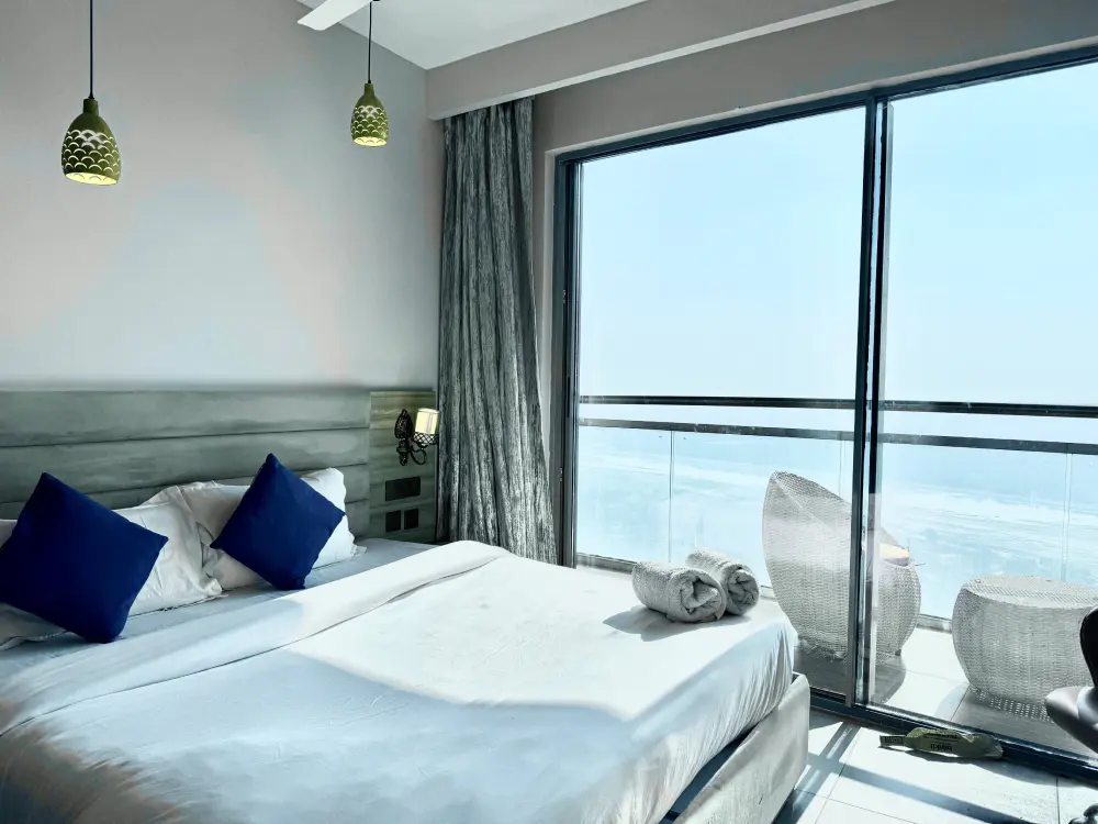 Luxury BnB room at Supertech Spira Noida by Mulberry Homes