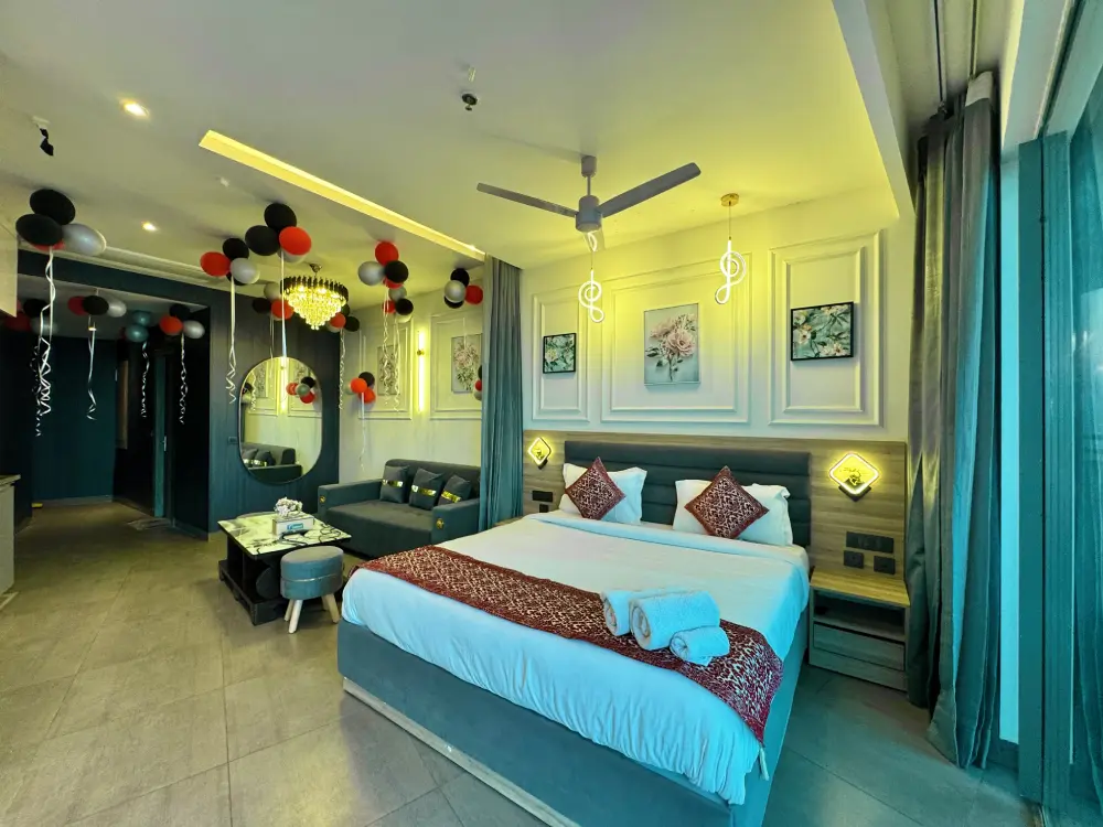 bedroom with skyline view in high-rise Panorama 32 Supernova Noida
