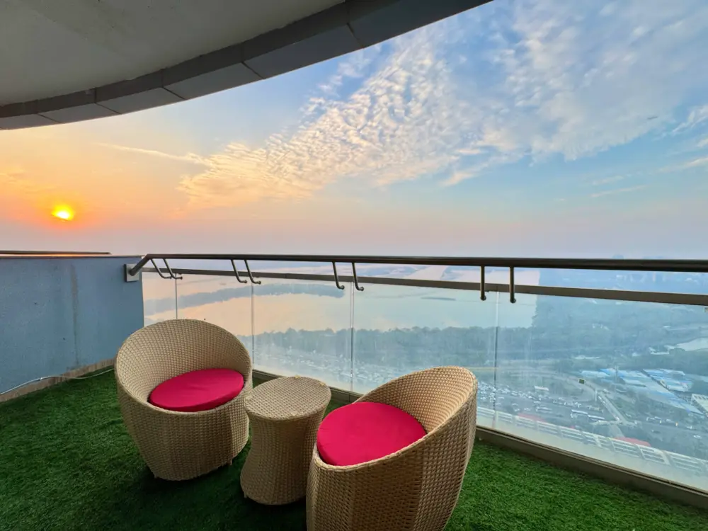 open balcony with panoramic skyline in Panorama 32 Supernova Spira Noida