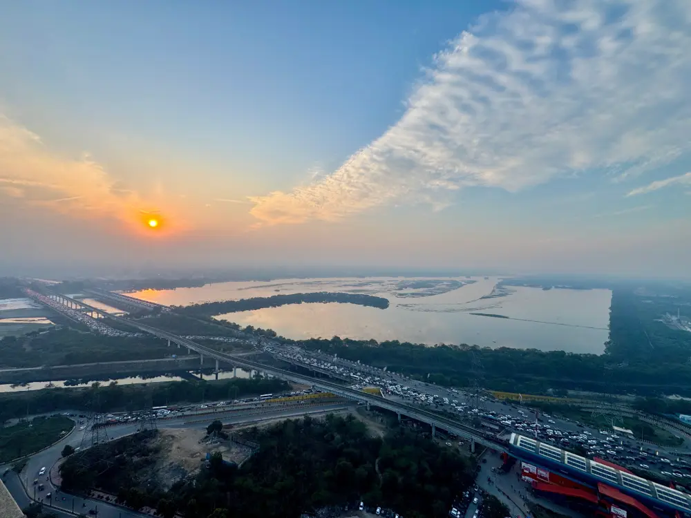 sunrise river view from floor 32 Panorama apartment Supernova Noida