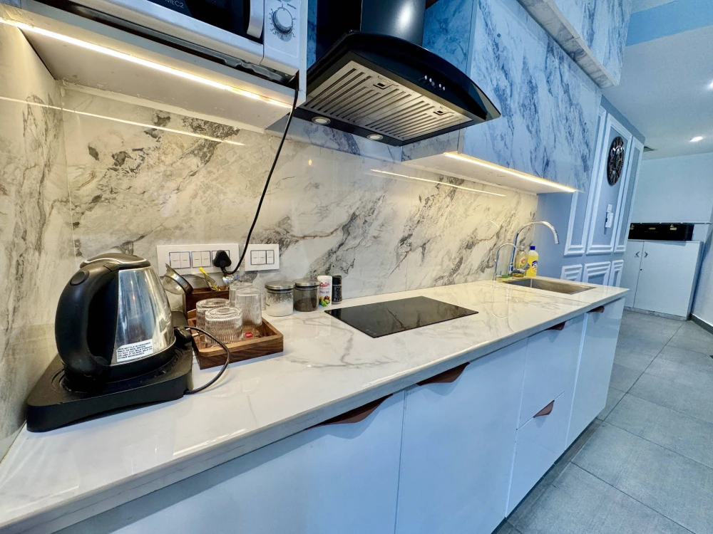 Modern kitchen in Supernova 94 Airbnb apartment by MulberryHomes